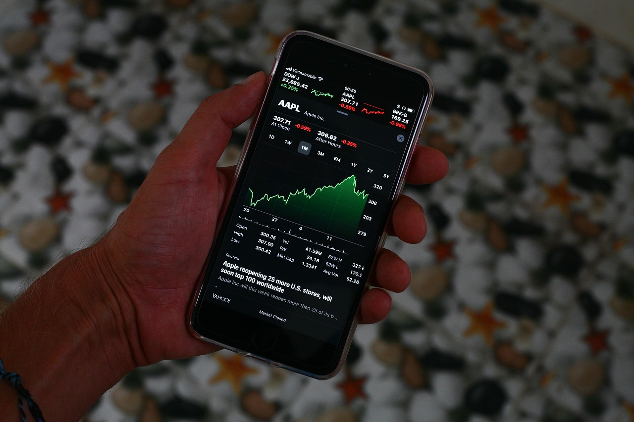 traders looking at screens